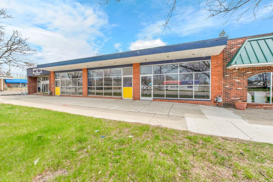 23753 Van Born Rd, Taylor, MI à louer - Photo de l’immeuble – Image 2 sur 19