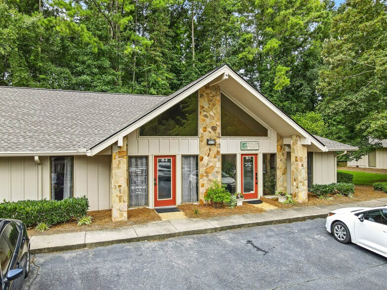 11285 Elkins Rd, Roswell, GA à vendre - Photo de l’immeuble – Image 3 sur 33