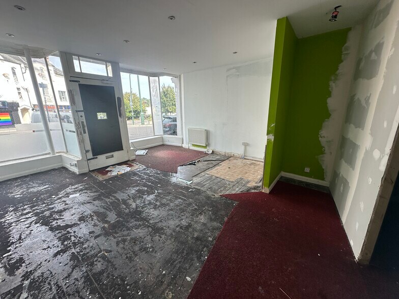 32-33 The Triangle, Bournemouth à vendre - Photo de l’immeuble – Image 3 sur 6