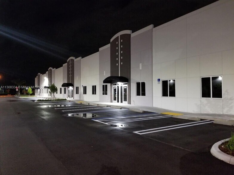 2017 NW 135th Ave, Miami, FL à louer - Photo de l’immeuble – Image 2 sur 13