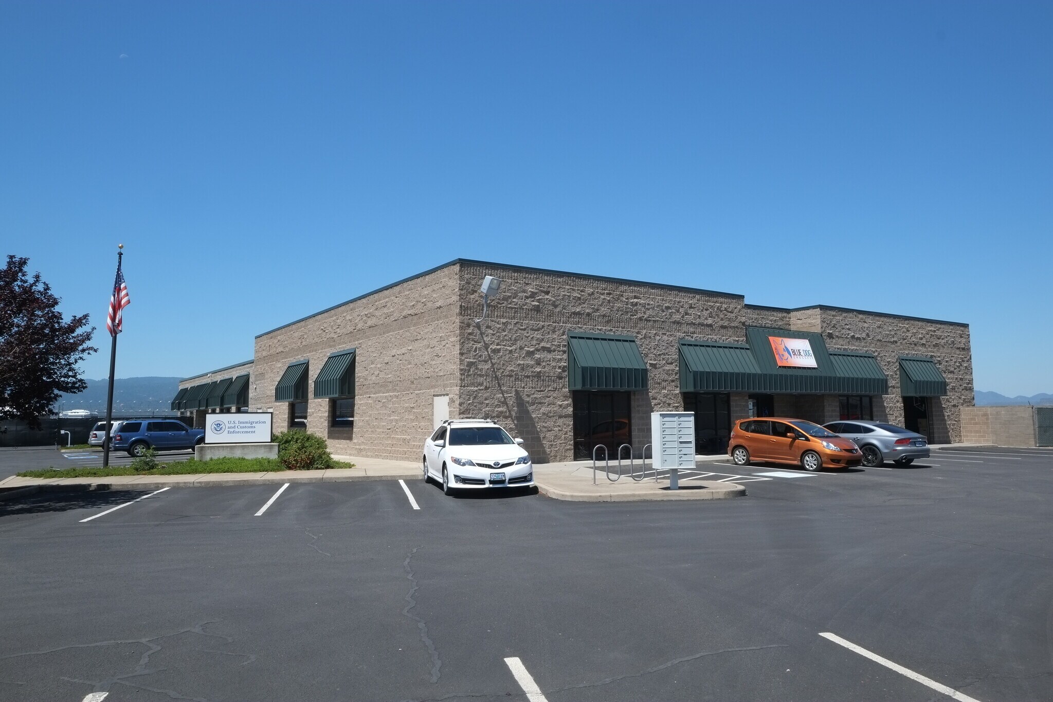 3715-3719 International Way, Medford, OR à vendre Photo principale– Image 1 sur 2