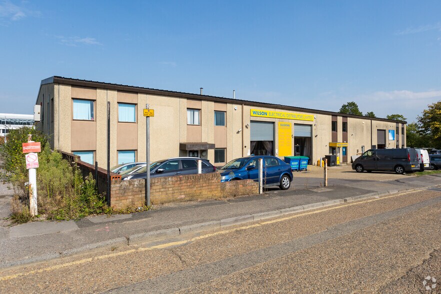 6-8 Midleton Industrial Estate, Guildford à louer - Photo principale – Image 1 sur 2