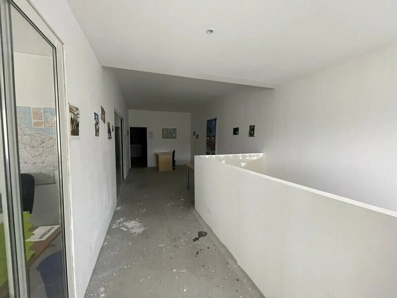 Bureau dans Colombelles à louer - Photo de l’immeuble – Image 3 sur 7