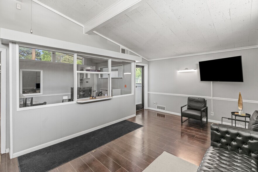 2702 Flushing Rd, Flint, MI à vendre - Photo de l’immeuble – Image 3 sur 14