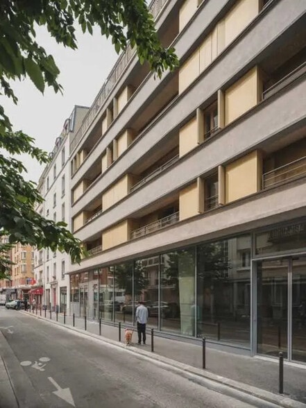 12-16 Rue Versigny, Paris à louer - Photo de l’immeuble – Image 2 sur 9