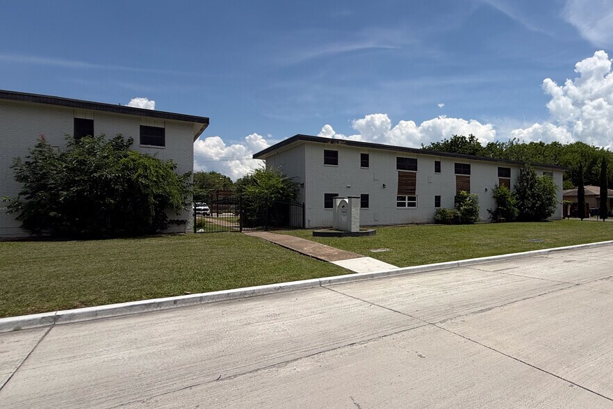 1234 Templecliff Dr, Dallas, TX à vendre - Photo de l’immeuble – Image 2 sur 6