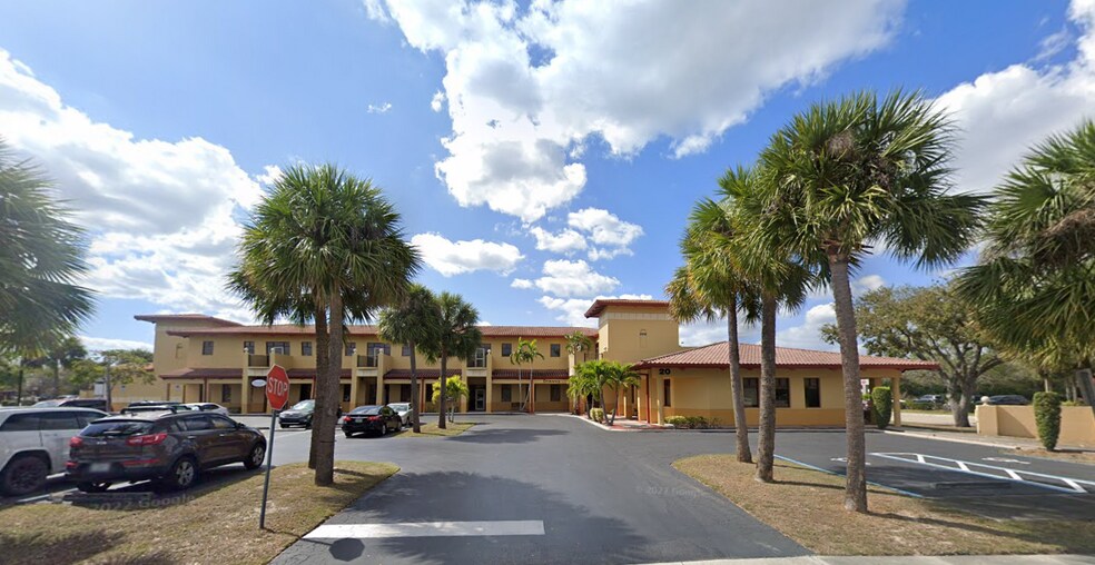 20 Barkley Cir, Fort Myers, FL à louer - Photo de l’immeuble – Image 2 sur 8