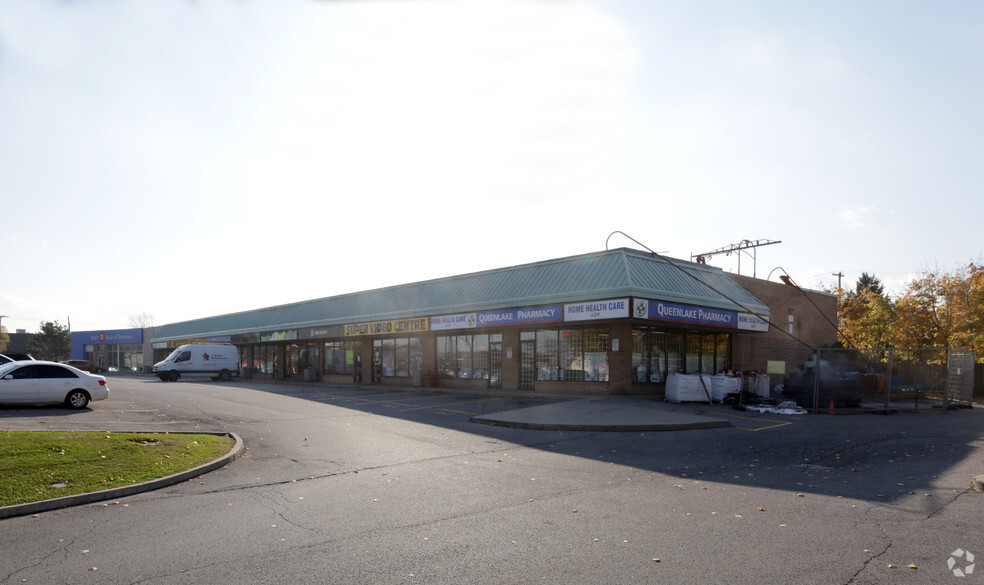 910 Queenston Rd, Hamilton, ON à louer - Photo de l’immeuble – Image 2 sur 4