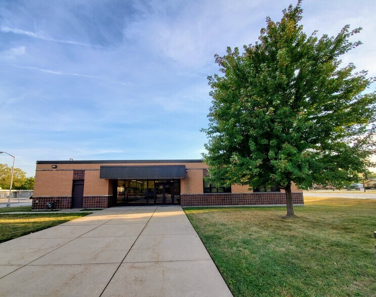 14240 Dante Ave, Dolton, IL à louer - Photo de l’immeuble – Image 1 sur 114