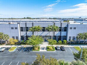 3300 SW 64th Ave, Davie, FL à louer Photo intérieure– Image 2 sur 2