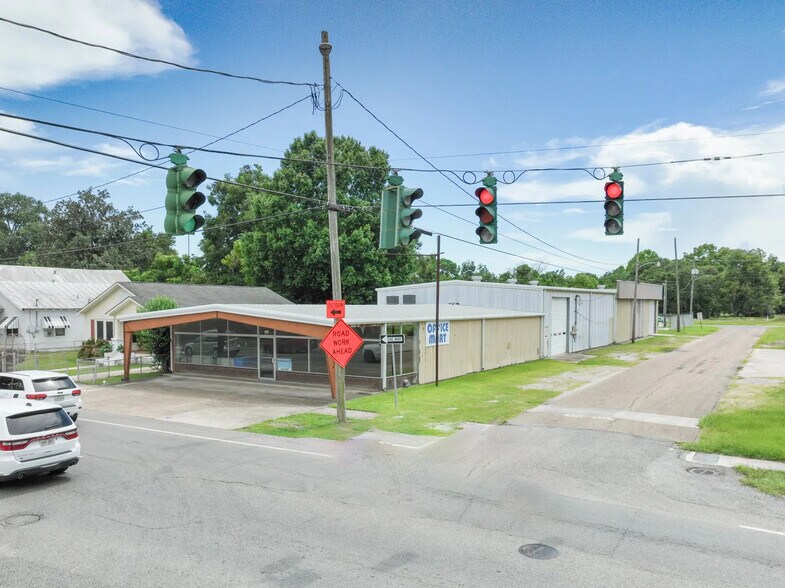 729 W Saint Peter St, New Iberia, LA à vendre - Photo de l’immeuble – Image 1 sur 11