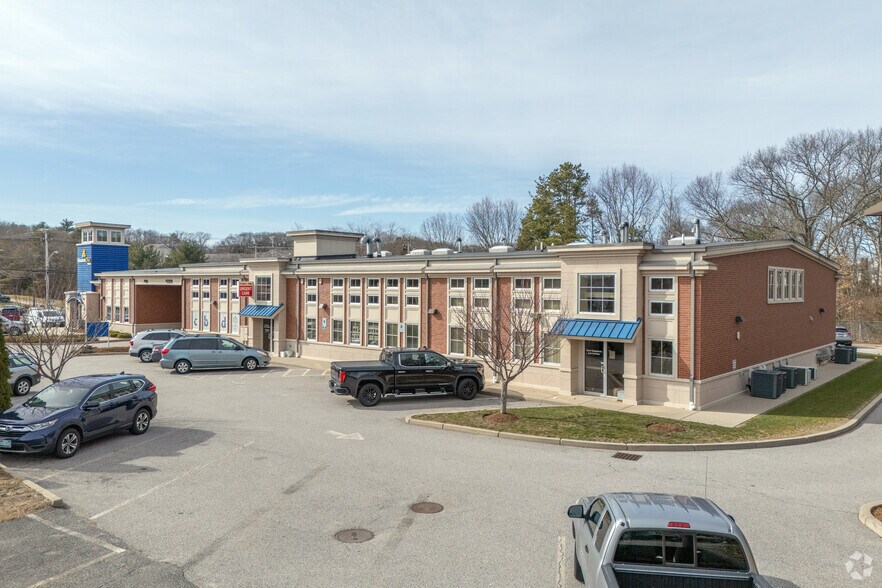5750 Post Rd, East Greenwich, RI à vendre - Photo de l’immeuble – Image 2 sur 37