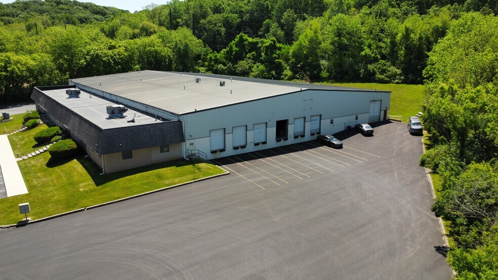 608 Jeffers Cir, Exton, PA à louer - Photo de l’immeuble – Image 3 sur 7