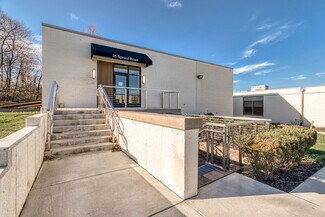 Plus de détails pour 33 & 35 Sproul Rd – Bureau à vendre