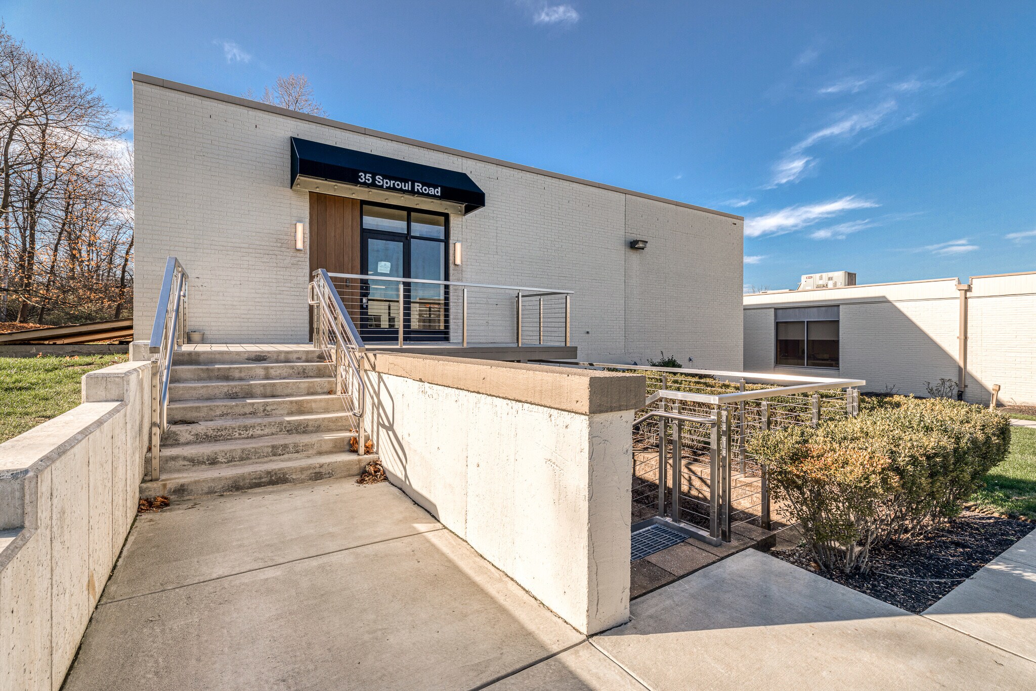 35 Sproul Rd, Malvern, PA à louer Photo de l’immeuble– Image 1 sur 9