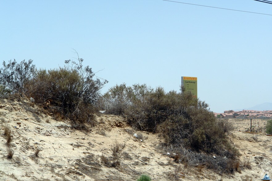 Hesperia Rd, Victorville, CA à vendre - Photo de l’immeuble – Image 2 sur 5