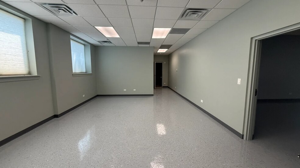 8114 Ridgeway Ave, Skokie, IL à vendre - Photo de l’immeuble – Image 2 sur 12