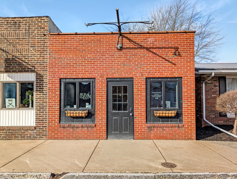 57 N Plank St, Rossville, IN à vendre - Photo principale – Image 1 sur 21