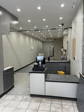 11814 Queens Blvd, Forest Hills, NY à louer Photo de l’immeuble– Image 1 sur 4