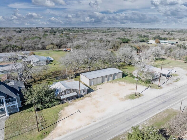 713 N Riedel St, Yorktown, TX à vendre - Photo principale – Image 1 sur 33