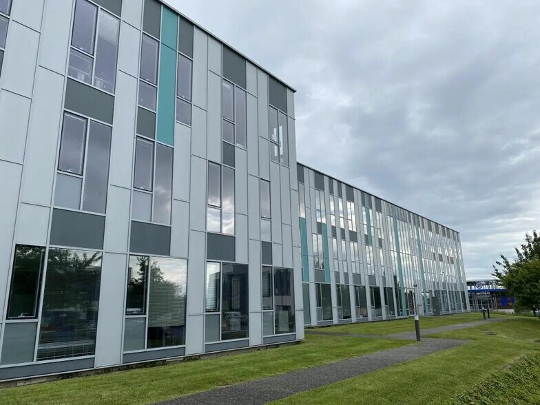 Bureau dans Vern-sur-Seiche à louer - Photo de l’immeuble – Image 3 sur 15
