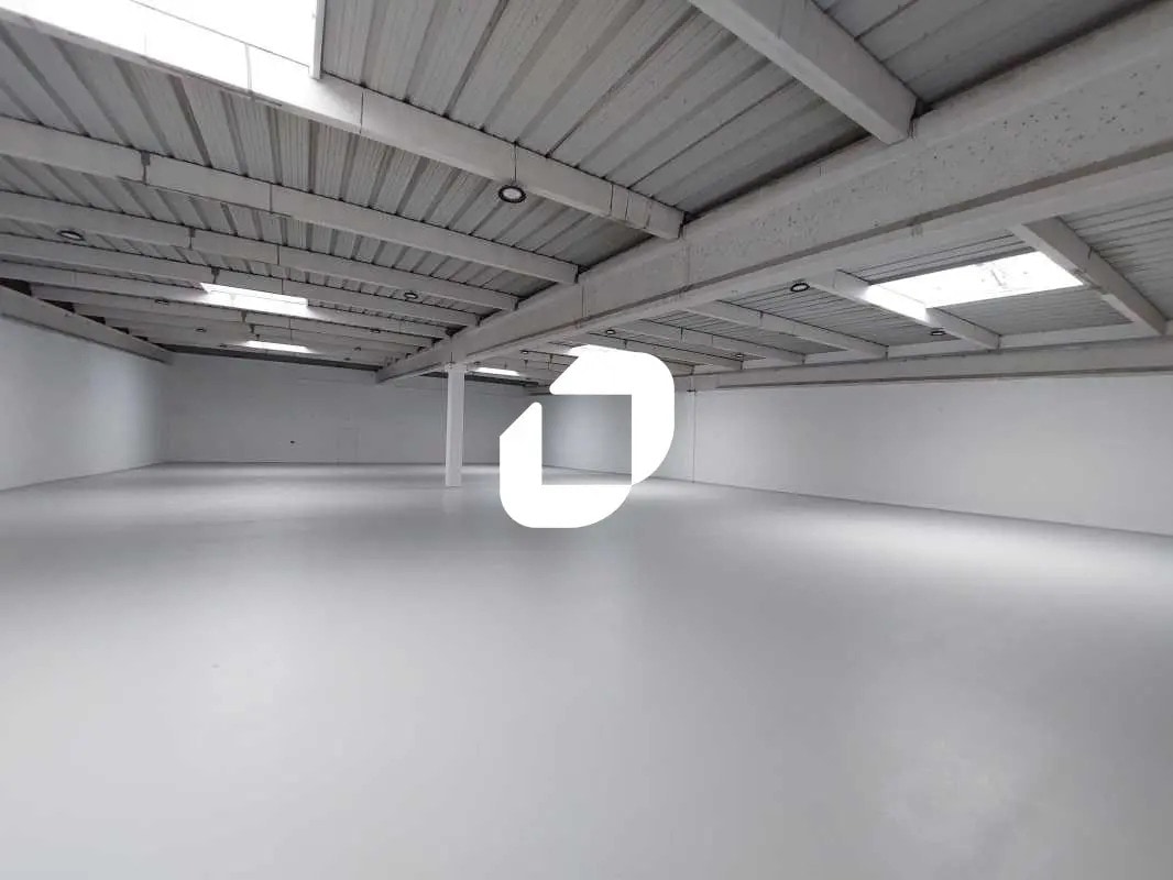 Local d'activités dans Coignières à vendre Photo de l’immeuble– Image 1 sur 11