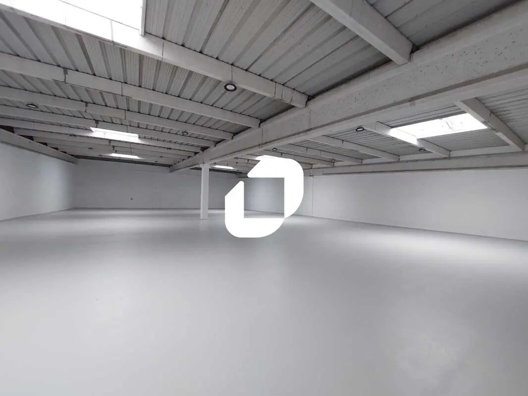 Local d’activités dans Coignières à louer Photo intérieure– Image 1 sur 11