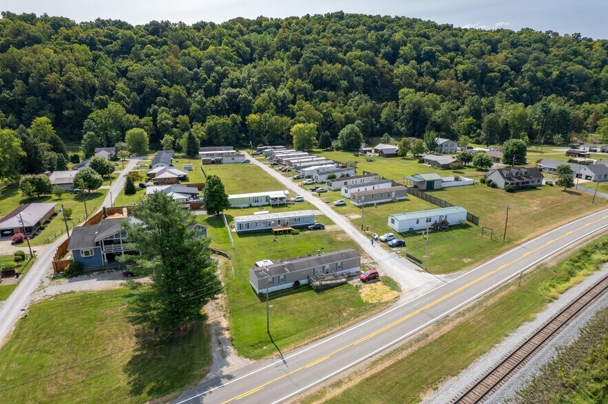 30 Phillips Dr, Sistersville, WV à vendre - Photo principale – Image 1 sur 11