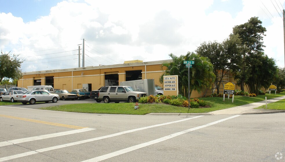 160 NW 24th St, Boca Raton, FL à louer - Photo principale – Image 1 sur 9