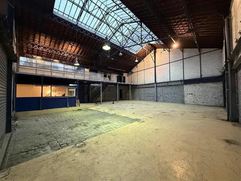 Local commercial dans Paris à louer - Photo de l’immeuble – Image 2 sur 7