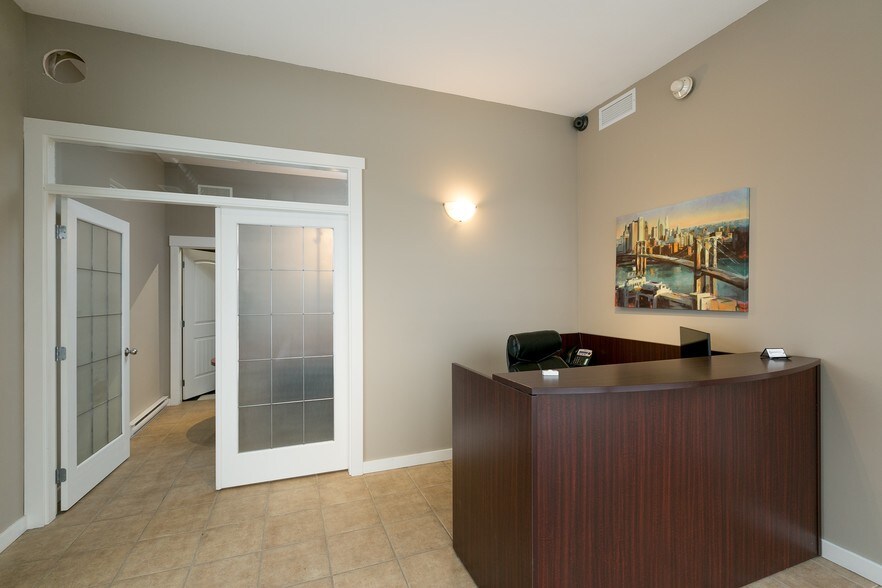 3304 Appaloosa Rd, Kelowna, BC à vendre - Photo de l’immeuble – Image 2 sur 12