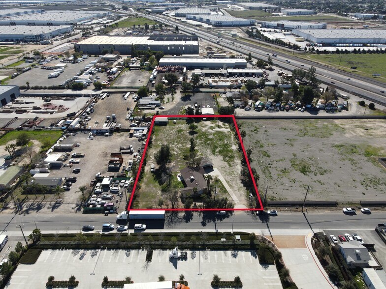 1341 W Oleander Ave, Perris, CA à vendre - Aérien – Image 1 sur 4