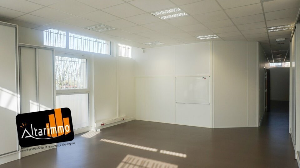 Bureau dans La Loupe à louer Photo intérieure– Image 1 sur 6