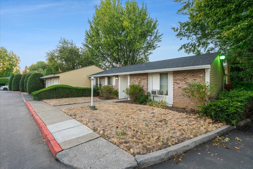 1757 NE 162nd Ave, Portland, OR à vendre - Photo de l’immeuble – Image 2 sur 20