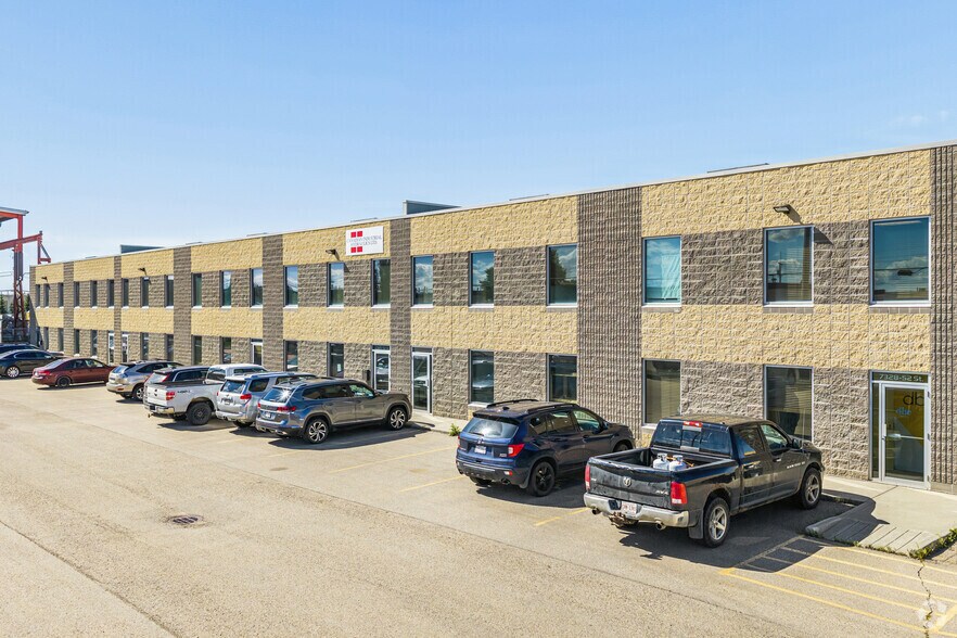 7304-7426 52 St NW, Edmonton, AB à vendre - Photo principale – Image 1 sur 2