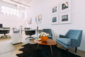 2744 E 11th St, Oakland, CA à louer Photo intérieure– Image 1 sur 5