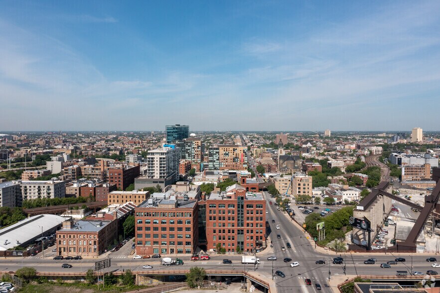 770 N Halsted St, Chicago, IL à louer - Aérien – Image 3 sur 11