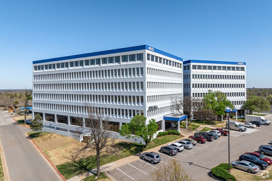 4013 NW Expressway, Oklahoma City, OK à louer - Photo de l’immeuble – Image 1 sur 1