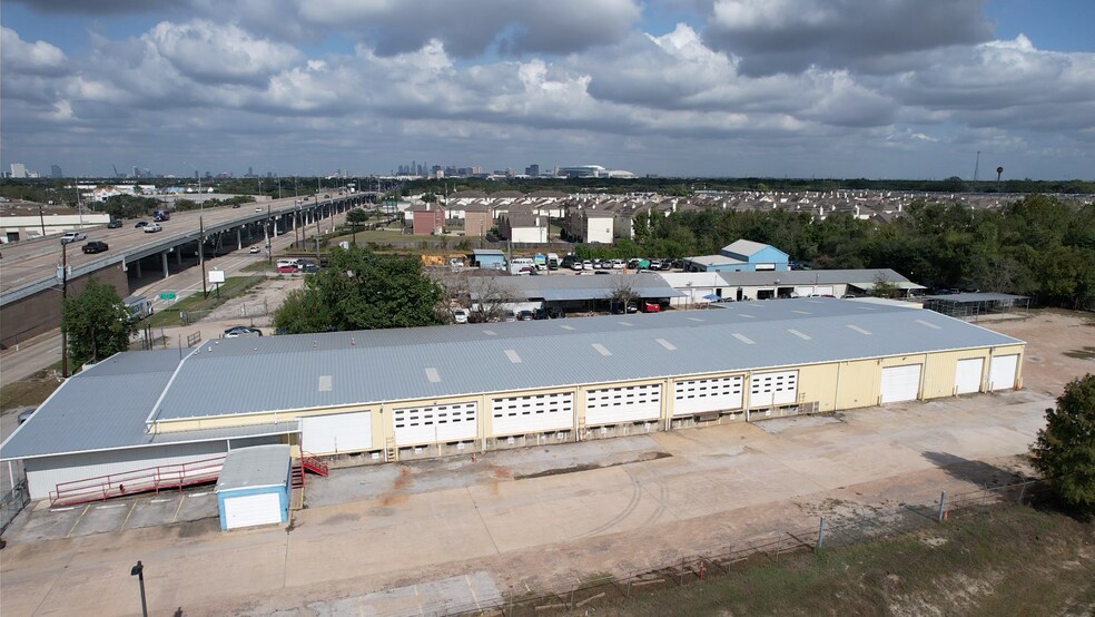 11533 S Main St, Houston, TX à louer - Photo de l’immeuble – Image 2 sur 5