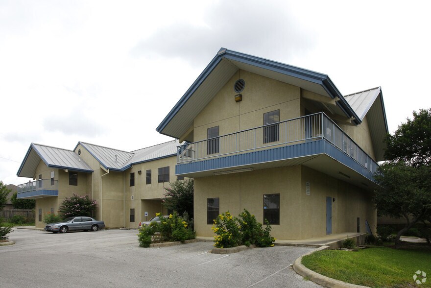 1870 W Bitters Rd, San Antonio, TX à louer - Photo de l’immeuble – Image 2 sur 4