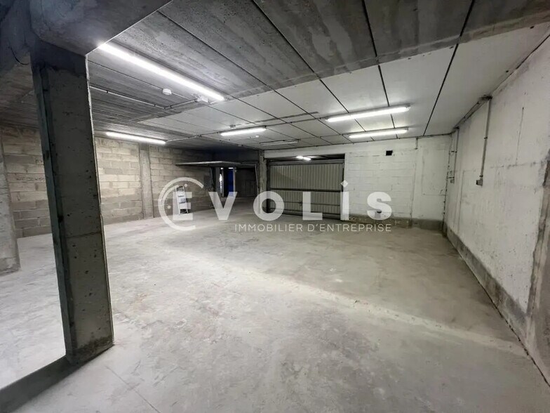 Local d'activités dans Valenton à vendre - Photo de l’immeuble – Image 3 sur 9