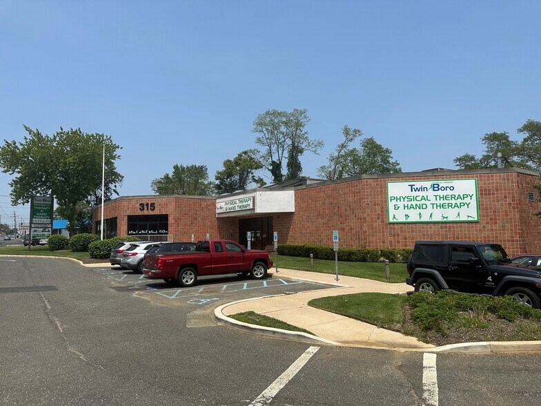 315 Rt 35, Red Bank, NJ à louer - Photo de l’immeuble – Image 2 sur 16