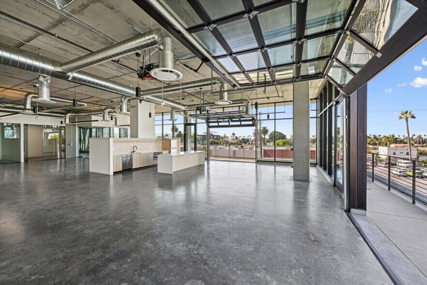 2922 Crenshaw Blvd, Los Angeles, CA à louer - Photo de l’immeuble – Image 3 sur 28