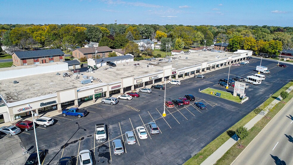 920 W Main St, Sun Prairie, WI à louer - Photo de l’immeuble – Image 2 sur 9