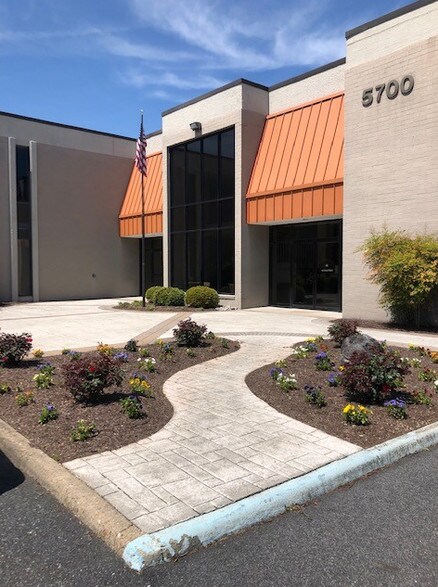 5700 Thurston Ave, Virginia Beach, VA à louer - Photo de l’immeuble – Image 2 sur 7