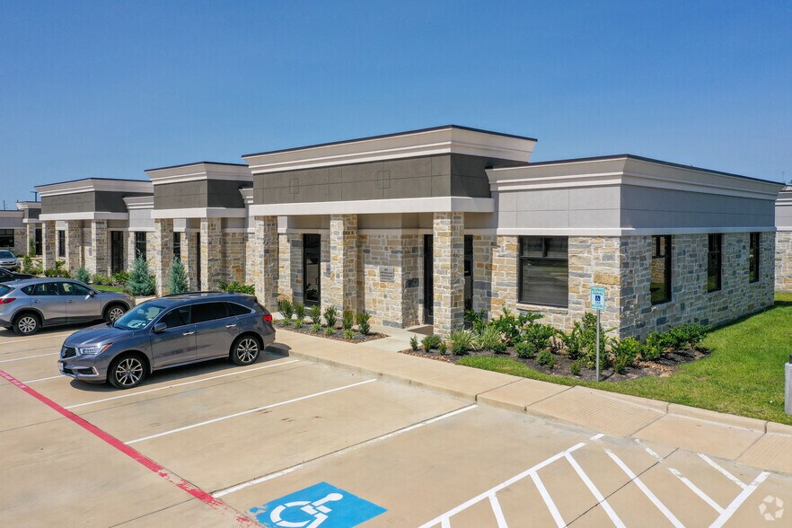 633 E Fernhurst Dr, Katy, TX à vendre - Photo de l’immeuble – Image 3 sur 25