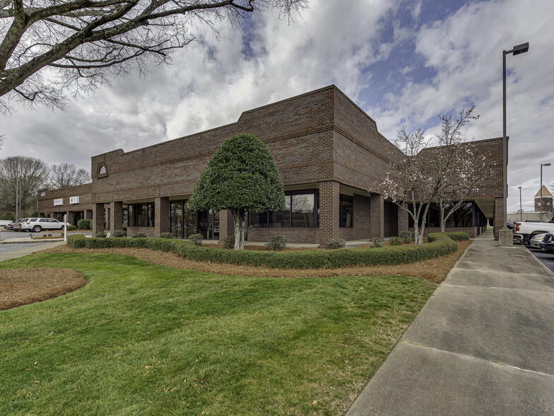 600 Towne Centre Blvd, Pineville, NC à louer - Photo de l’immeuble – Image 2 sur 8