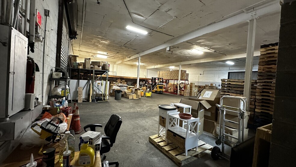530 Ray St, Freeport, NY à louer - Photo de l’immeuble – Image 3 sur 16