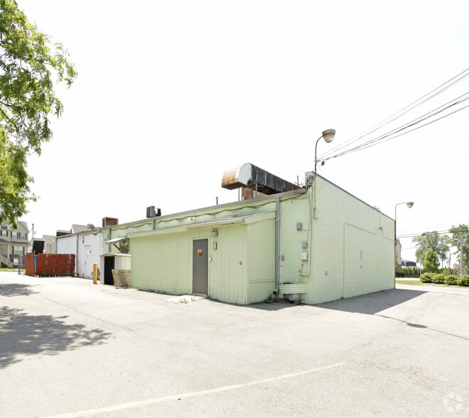 1535-1537 Cass Lake Rd, Keego Harbor, MI à louer - Photo de l’immeuble – Image 2 sur 3