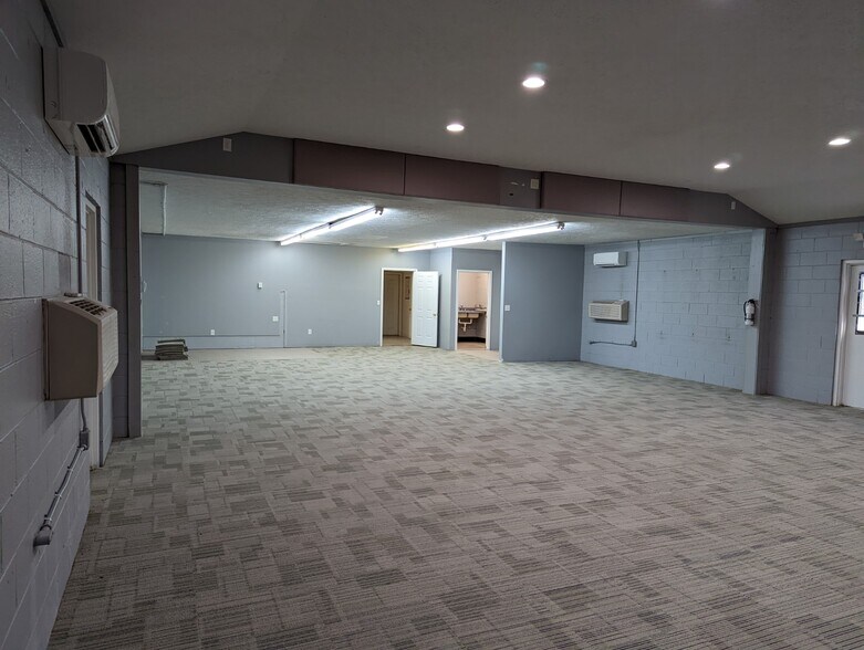 732 Jonesborough St, Hendersonville, NC à louer - Photo de l’immeuble – Image 3 sur 8